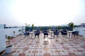 Rooftop terrace - ExpoMart Inn (Greater Noida)