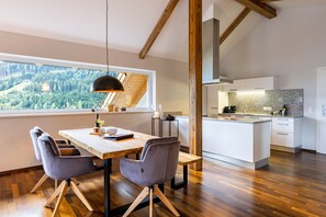 Luxury Condo | Private kitchen | Fridge, stovetop, dishwasher, toaster - Sonnberg Alpinlodges (Zell am See)