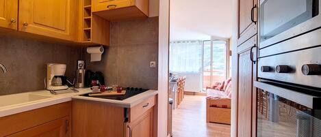 Kühlschrank, Mikrowelle, Ofen, Geschirrspüler