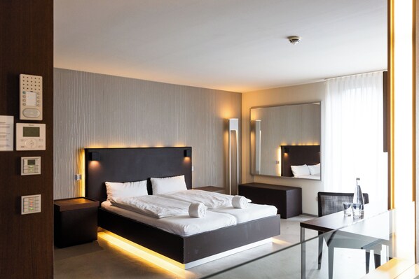 Hypo-allergenic bedding, desk, laptop workspace, free WiFi