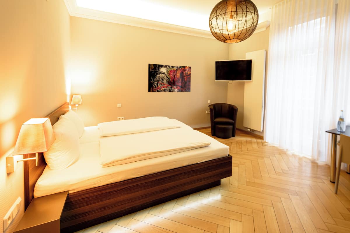 Doppelzimmer mit Balkon | 低過敏寢具、書桌、筆電工作空間、免費無線上網