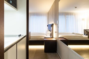 Business Studio | Living area | 32-inch flat-screen TV with cable channels, TV - BoardingWorld Heidelberg (Heidelberg)
