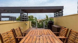 Outdoor dining - Seaspray 5 - Beach townhouse with rooftop terrace (Yamba)