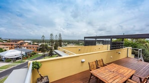 Outdoor dining - Seaspray 5 - Beach townhouse with rooftop terrace (Yamba)