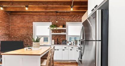 Loft + Walkable to Downtown + Parking