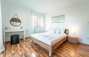 1 bedroom, free WiFi, bed sheets