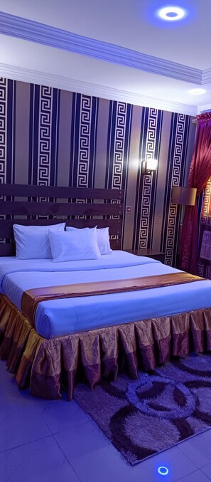 Premium bedding, individually decorated, individually furnished, desk - Viclawson Royal Hotel (Abuja)