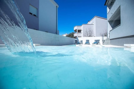 Seasonal outdoor pool, pool umbrellas, sun loungers