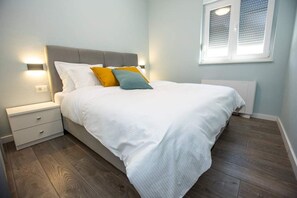 Deluxe Apartment, 3 Bedrooms, Pool Access, Courtyard View | 3 bedrooms, premium bedding, memory-foam beds, individually decorated - Apartment Mareta Wave (Zadar)