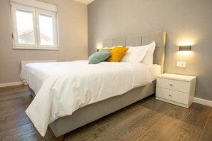 Appartement Deluxe, 3 chambres, accès à la piscine, vue sur la cour intérieure | 3 chambres, literie de qualité, lit avec matelas en mousse à mémoire