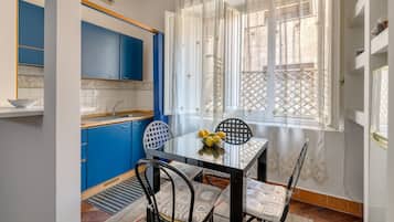 City Apartment | Private kitchen | Full-sized fridge, microwave, oven, toaster