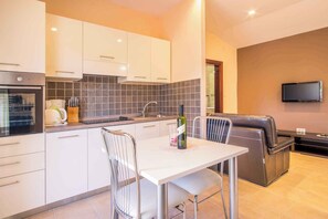 Cookware/dishes/utensils - Holiday apartment with a/c (Malinska)