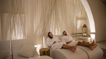 Couples treatment room(s), sauna, hot tub, steam room