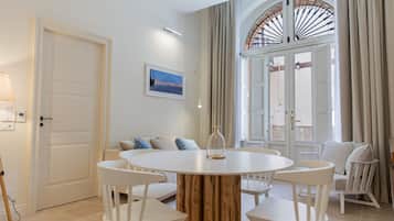 Superior Suite, City View (Comfort Blu Sicilia) | Living area