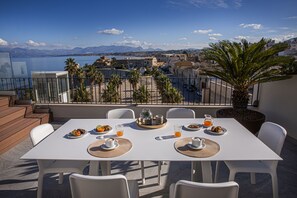 Suite romántica, bañera de hidromasaje, vistas al mar (Incanto) | Terraza o patio