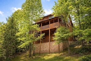 Exterior - The Honey Pot- Hot Tub, Game Room, Resort Pool, $560 FREE tickets each paid day (Pigeon Forge)
