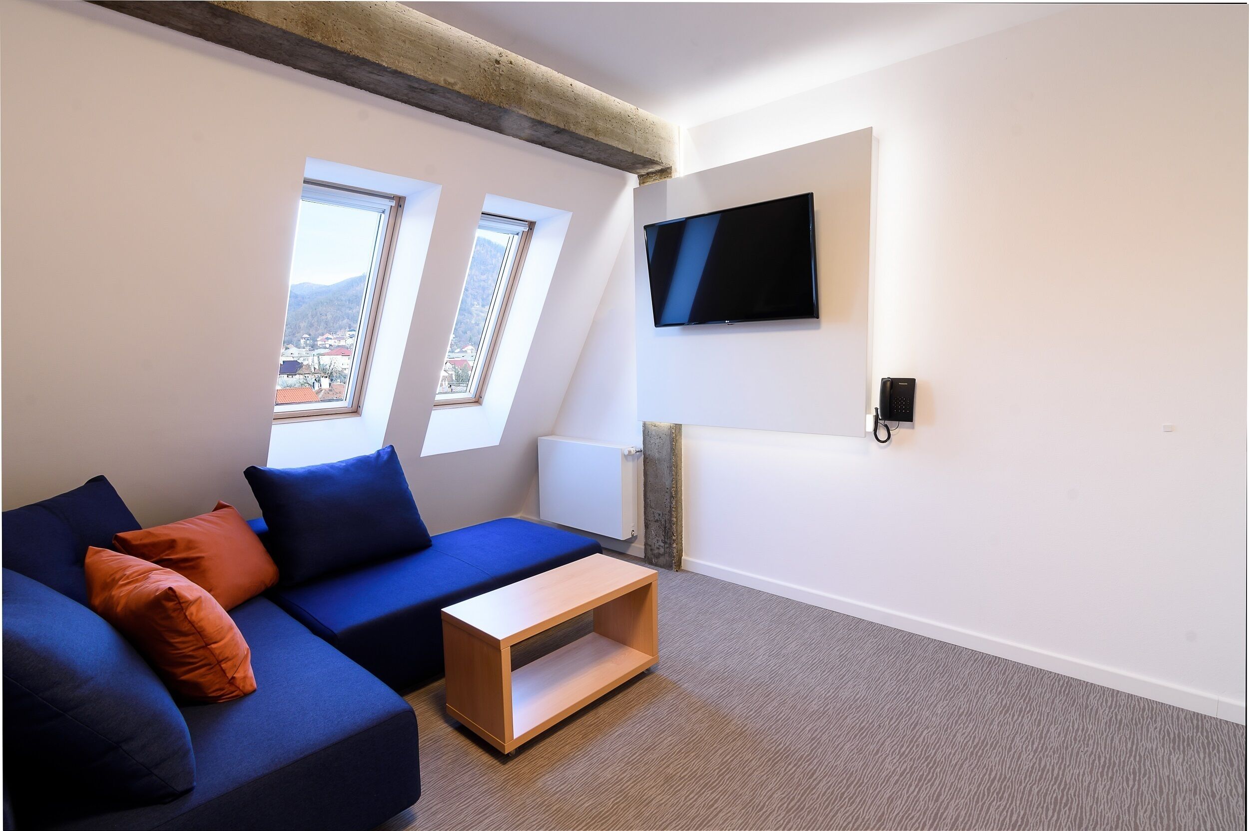 Deluxe Twin Room | In-room safe, desk, laptop workspace, blackout drapes