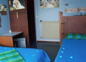 1 chambre, bureau, fer et planche à repasser, Wi-Fi gratuit