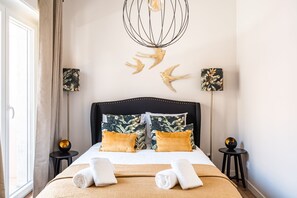 1 bedroom, desk, WiFi, bed sheets - Wasabi Apartment, Santos, Lisbon (Lisboa)
