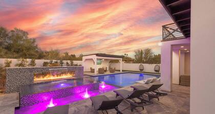 HÓZHÓ Residence on Mountain View | Pool | Theatre