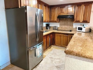 冰箱、微波炉、烤箱、炉灶