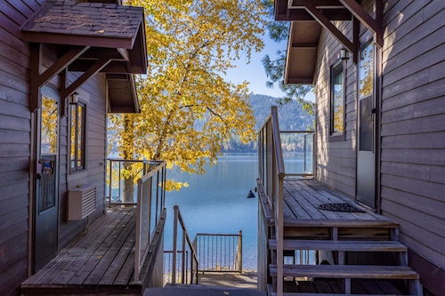 Lakefront condo w/shared pool & hot tub, views, near downtown - Bay Point Lakeside Landing