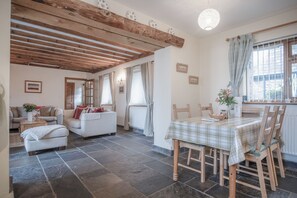 Luxury Cottage | Private kitchen | Full-sized fridge, microwave, oven, dishwasher - Fferm-Llong - Ship Farm 2 Bed- Rhossili (Swansea)