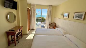 Habitación doble vista al mar 2 camas individuales | Desk, blackout curtains, free WiFi, bed sheets