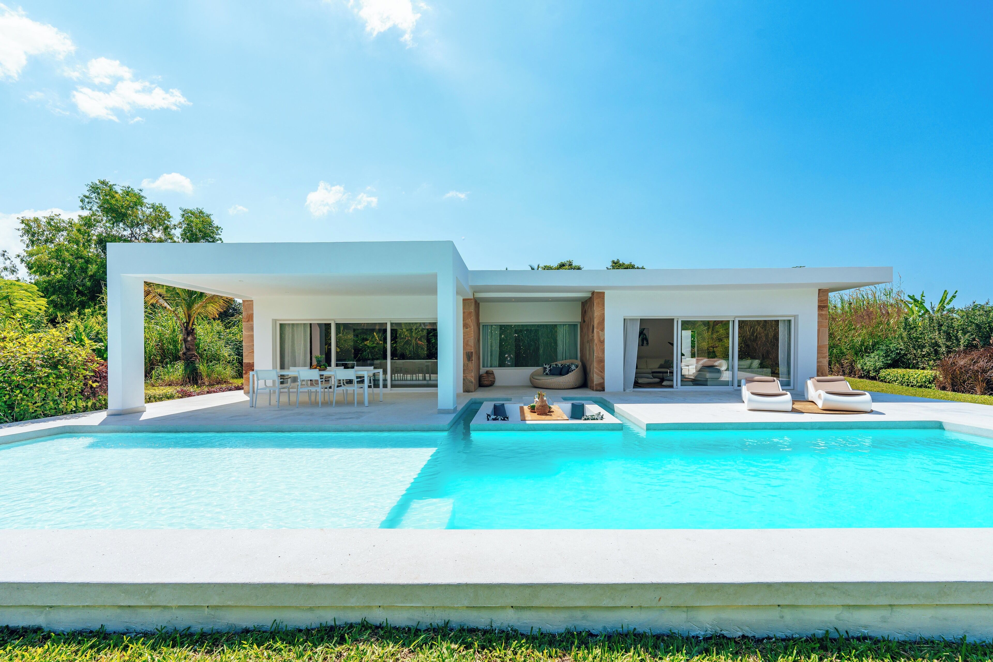 Luxury Two Bedroom Villa with Pool | Draps en coton égyptien, literie de qualité, minibar, coffre-fort