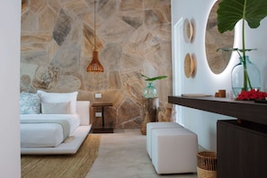 Egyptian cotton sheets, premium bedding, minibar, in-room safe - Ycona Luxury Resort (Uroa)