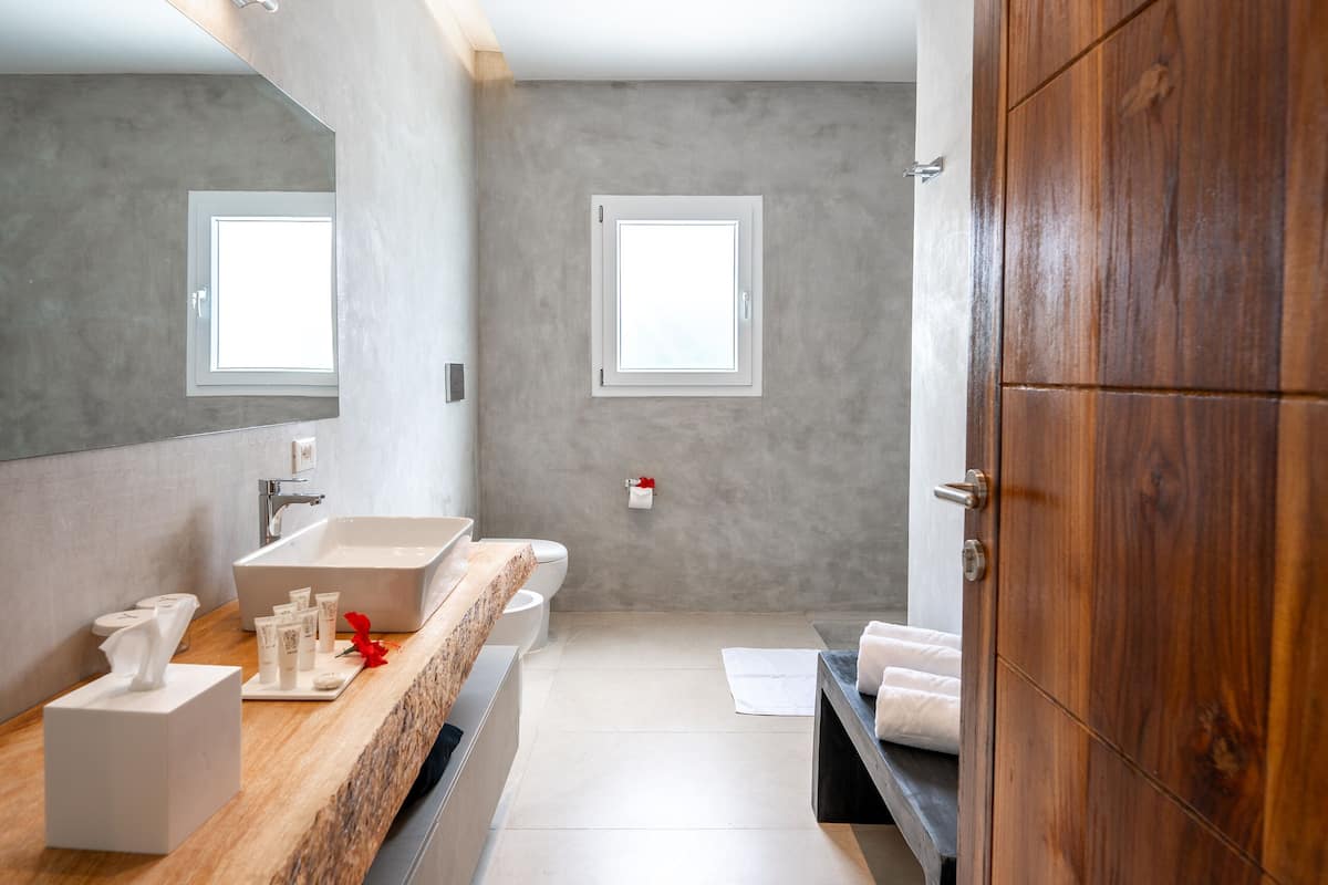 Duş, geniş duş başlığı, lüks banyo/kozmetik ürünleri