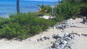 På stranden, liggestole, badehåndklæder