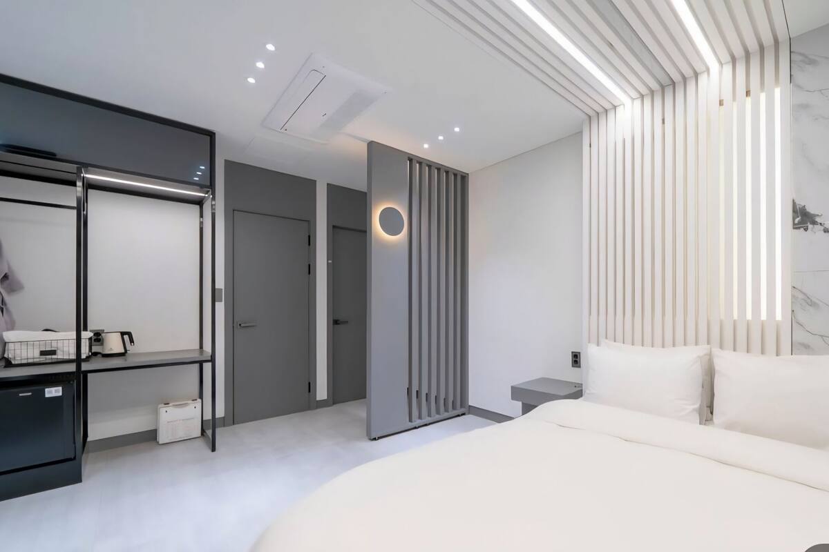 Desk, blackout curtains, free WiFi