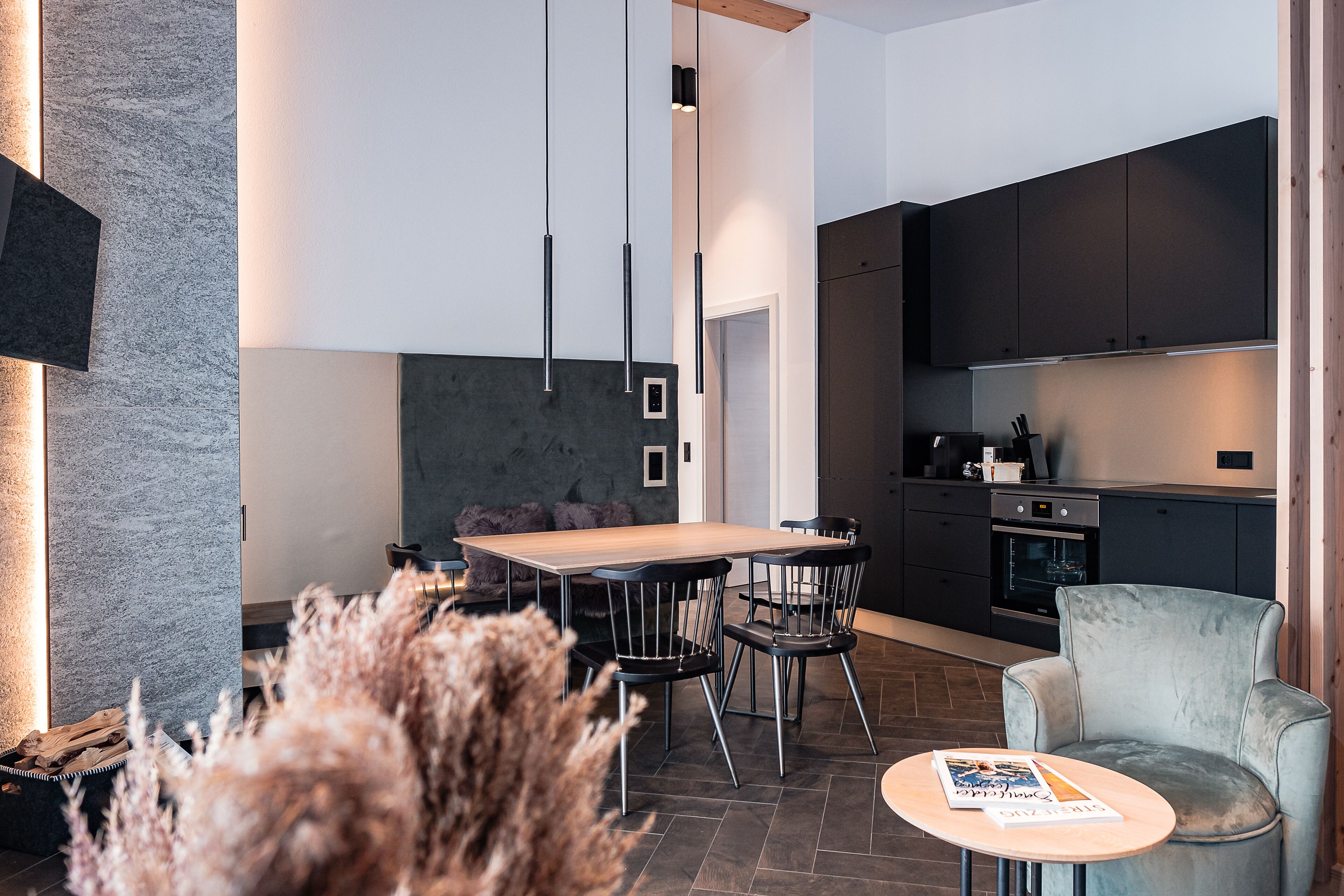 40-inch flat-screen TV with cable channels, TV, fireplace