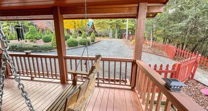 RiverView Ridge: 5 BR, 3 BA Cabin / Bungalow in Piney Creek, Sleeps 10