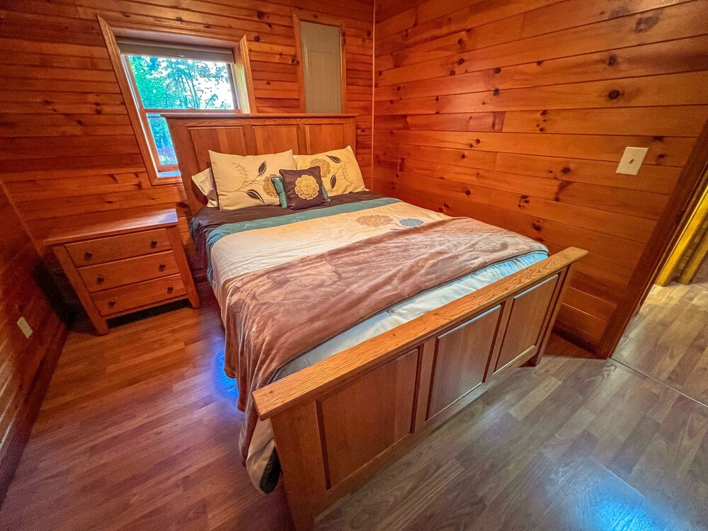 LOW JULY RATES! RiverView Ridge 5BR/3BA w/Mountain & River Views, WIFI Grassy Creek Vrbo