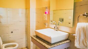 Deluxe Double Room | Bathroom
