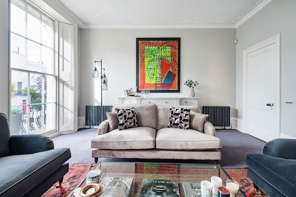 TV, offices - Notting Hill Townhouse - by Out of Office Lifestyle (London)