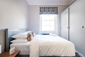 3 bedrooms, desk, iron/ironing board, WiFi