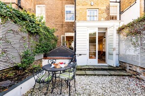 Outdoor dining - Notting Hill Townhouse - by Out of Office Lifestyle (London)