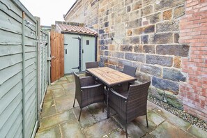 تناول الطعام بالخارج