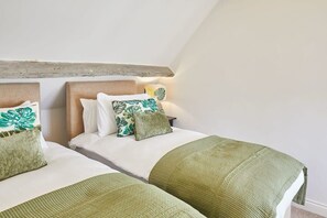 2 عدّة غرف نوم ومكواة/لوح كي وواي فاي مجانًا وملاءات أسرّة