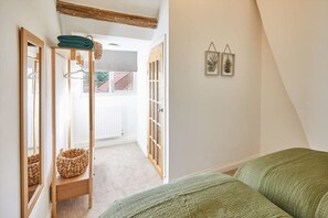 2 bedrooms, iron/ironing board, free WiFi, bed sheets - Host & Stay | Waterlily Cottage (Stokesley)
