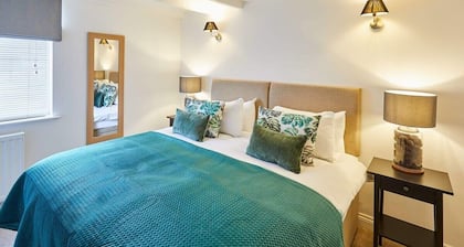 Host & Stay | Waterlily Cottage