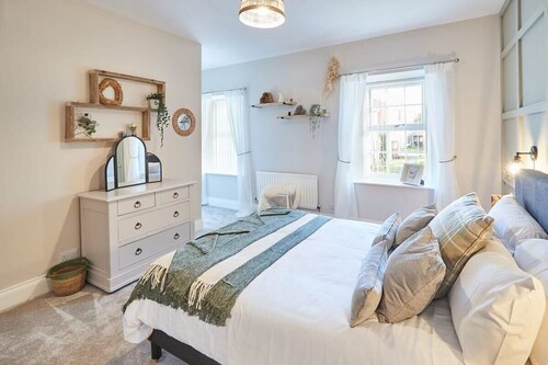 Host & Stay | Sion Hall Cottage