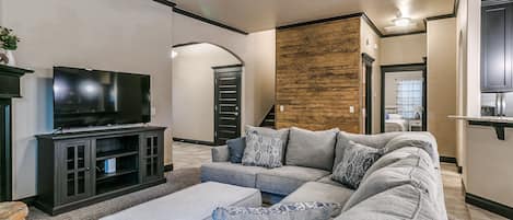 Smart TV, fireplace