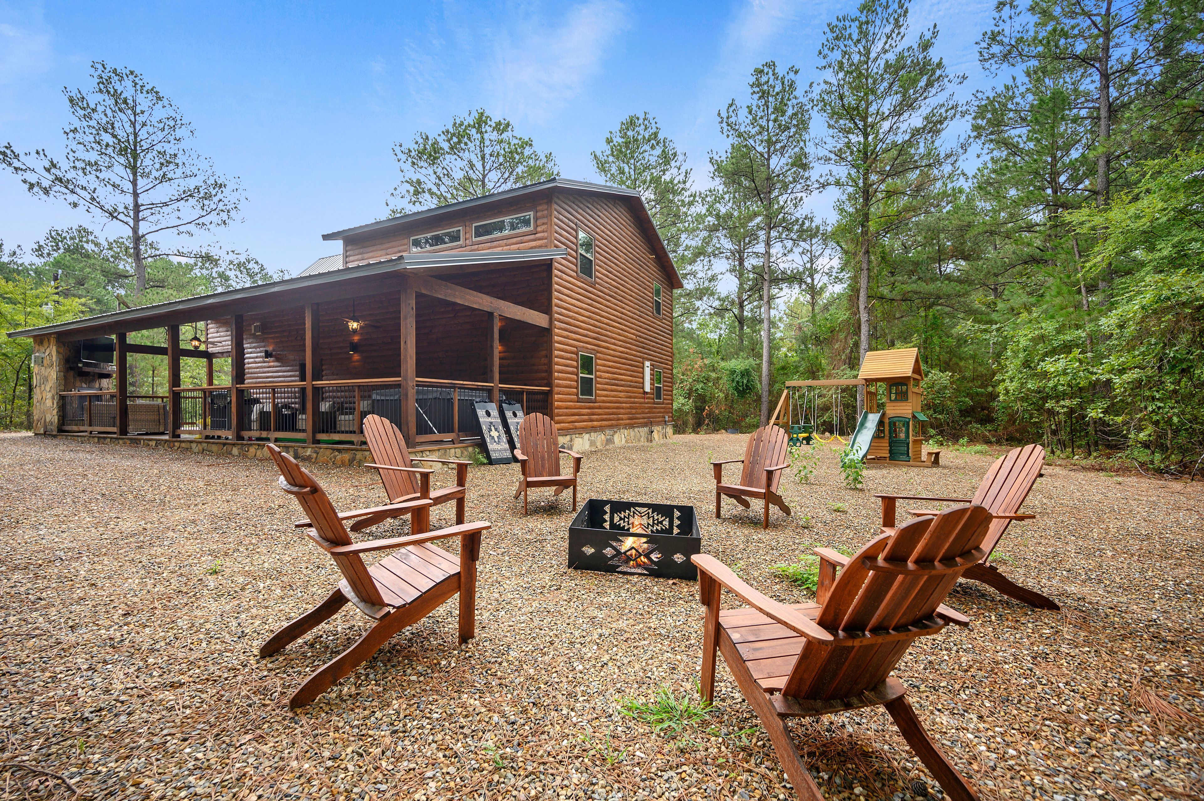 Pendleton Place Luxury 3+ Bed Slps 10, Pool Table, Hot tub, & More