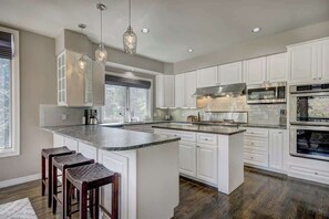 Frigorífic, microones, forn i placa de cuina 