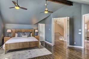 5 Schlafzimmer, Schreibtisch, Bügeleisen/Bügelbrett, WLAN