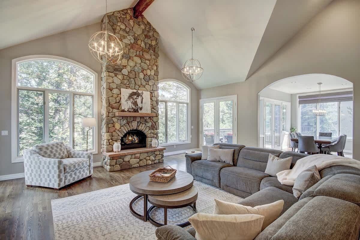 TV, fireplace, offices